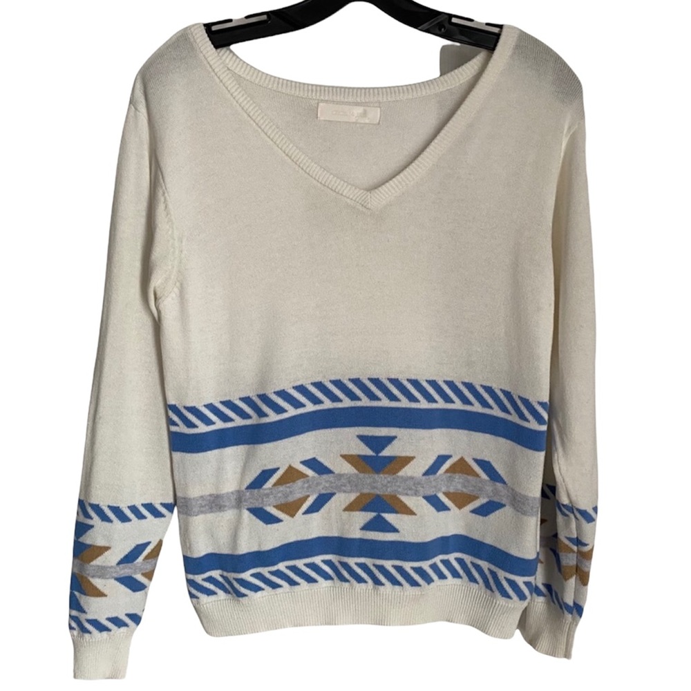 CECIL MCBEE V NECK WHITE WITH PASTEL BLUE PATTERN